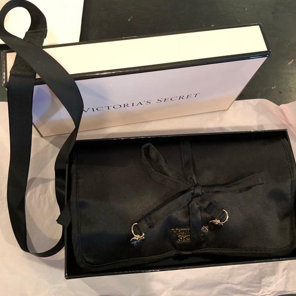 Victoria’s Secret Exclusive Jewelry Bag - Picture 2 of 8